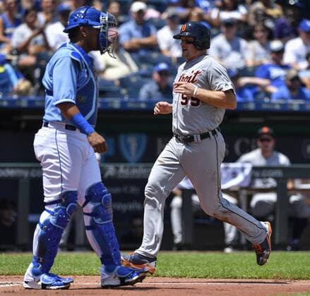 July 25, 2018 - Kansas City, MO, USA - Detroit Tigers John Hicks scores behind Kansas City Royals catcher Salvador Perez on a single by Victor Martinez in the second inning on Wednesday, July 25, 2018 at Kauffman Stadium in Kansas City, Mo. Detroit Tigers vs. Kansas City Royals - ZUMAm67_ 20180725_zaf_m67_013 Copyright: xJohnxSleezerx