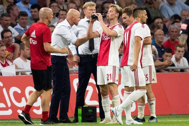 Alfred Schreuder, coach Erik Ten Hag of Ajax, Frenkie de Jong of Ajax, Carel Eiting of Ajax, Dusan Tadic of Ajax during the UEFA Champions League second round qualifying first leg match between Ajax Amsterdam and Sturm Graz at the Johan Cruijff Arena on July 25, 2018 in Amsterdam, The Netherlands UEFA Champions League 2018 2019 xVIxVIxImagesx xTomxBodexMultimediaxIVx 11586860