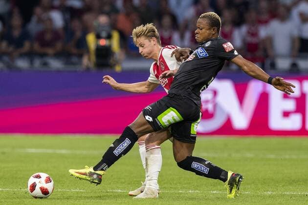 AMSTERDAM, Ajax - Sturm Graz , football, season 2018-2019, Johan Cruijff Arena , 25-07-2018, Johan Cruijff ArenA , UEFA Champions League second qualifying round , 1st leg , Ajax player Frenkie de Jong and Sturm Graz player Emeka Friday Eze during the match Ajax - Sturm Graz. Finals score 2-0 . Ajax - Sturm Graz  x2363751x