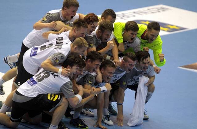 25.07.2018 Celje(Slovenia) Serbia-Germany EHF U20 Under 20 European men s handball championship main round Germany U20 Under 20 team celebrate going in semi final.From L-R above:Dimitri Ignatow,,Mattis Michel,Lukas Stutzke,Lukas Kister,Janik Schrader,Max Neuhaus Down:Joshua Thiele,Jannek Klein,Justin Kurch,Luca Witzke,Fin Backs and Hendrik Schreiber : 