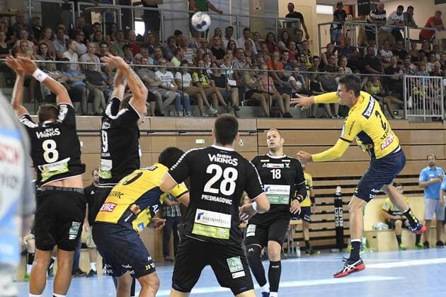 Handball Test match Rhein Vikings vs Rhein Neckar Löwen on 25 07 2018 at the Castello in Düsseldorf Rhine Neckar Loewe Andy Schmid No. 2 with the jump shot wd