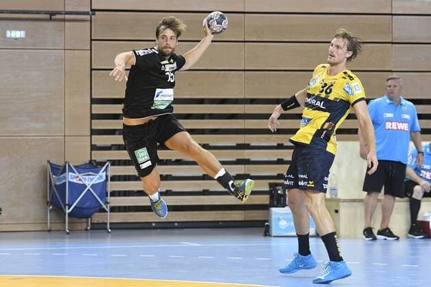 Handball Test match Rhein Vikings vs Rhein Neckar Löwen on 25 07 2018 at the Castello in Düsseldorf Rhein Viking Niklas Weis Nr 15 against Rhein Neckar Loewe Jesper Nielsen Nr 36 wd