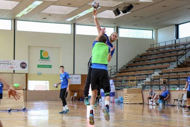 Fabian Gutbrod 22 Bergischer HC in a duel with Csaba Szücs 20 Bergischer HC training camp Bergischer HC Day 2 Handball 1 Bundesliga 26 07 18 Köflach Austria Sporthalle Köflach Copyright: xdnet_thex