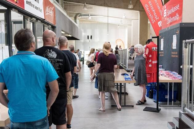 Sale of shirts and food HBW Balingen Weilstetten Handball 2 Bundesliga Public Training 2018 2019 26 07 2018 HBW Balingen Weilstetten Handball 2 Bundesliga Public Training 2018 2019 26 07 2018 Balingen Copyright: xEIBNER SaschaxWaltherx EP_SWA