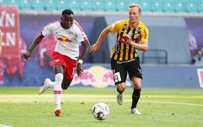 RB Leipzig BK Haecken Soccer Euro League Qualifiers Leipzig 26 07 2018 Red Bull Arena Soccer UEFA Cup Qualification UEFA Champions League RB Leipzig vs BK Häcken SWE Pictured l Bruma 17 RB Leipzig and Adam Andersson 28 Häcken
