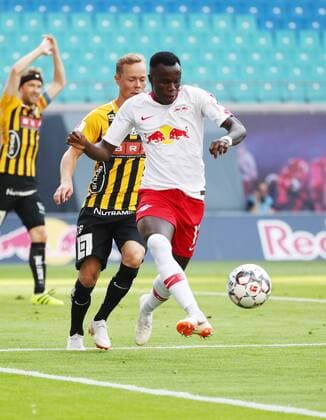RB Leipzig BK Haecken Soccer Euro League Qualifiers Leipzig 26 07 2018 Red Bull Arena Soccer UEFA Cup Qualification UEFA Champions League RB Leipzig vs BK Häcken SWE Pictured l Bruma 17 RB Leipzig ahead of Adam Andersson 28 Häcken