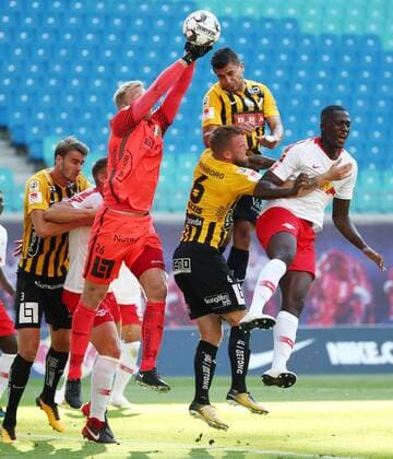 RB Leipzig BK Haecken Soccer Euro League Qualifiers Leipzig 26 07 2018 Red Bull Arena Soccer UEFA Cup Comparison RB Leipzig vs BK Häcken SWE Pictured left Johan Hammar 3 Hits Goalkeeper Peter Abrahamsson 26 Hits Alexander Faltsetas 6 Hits Paulinho 10 Hacken and Ibrahima KonatŽ Konate 6 RB Leipzig