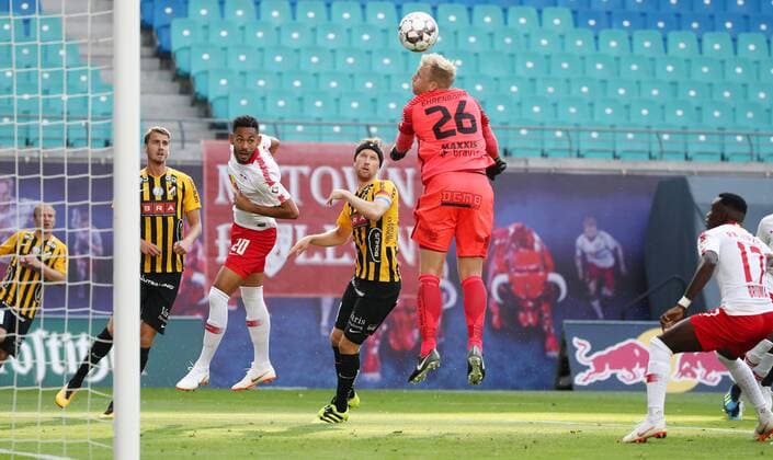 RB Leipzig BK Haecken Soccer Euro League Qualifiers Leipzig 26 07 2018 Red Bull Arena Soccer UEFA Cup Comparison RB Leipzig vs BK Hacken SWE Pictured left Johan Hammar 3 Hats Matheus Cunha 20 RB Leipzig Lucas Hedlund 20 Hits Goalkeeper Peter Abrahamsson 26 Hacken and Bruma 17 RB Leipzig