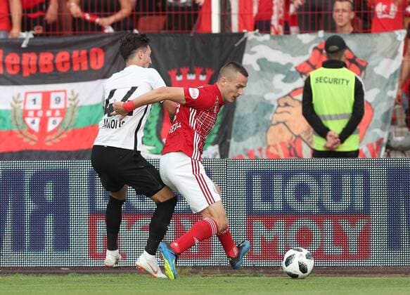 SOCCER - UEFA EL quali, Sofia vs Admira SOFIA,BULGARIA,26.JUL.18 - SOCCER - UEFA Europa League qualification, PFK CSKA Sofia vs FC Admira Wacker Moedling. Image shows Marin Jakolis (Admira) and Boris Sekulic (ZSKA Sofia). GEPAxpictures xChristianxOrt
