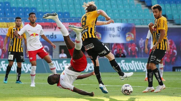 RB Leipzig BK Haecken Soccer Euro League Qualifiers Leipzig 26 07 2018 Red Bull Arena Soccer UEFA Cup Qualification UEFA Champions League RB Leipzig vs BK Häcken SWE Pictured l Ibrahima KonatŽ Konate 6 RB Leipzig and Erik Friberg 8 Häcken
