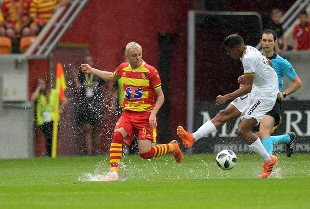 Fußball, EL Qualifikation, Jagiellonia Bialystok - FC Rio Ave 2018.07.26 Bialystok Pilka nozna Liga Europy 2. runda eliminacji Ligi Europejskiej Jagiellonia Bialystok ( zolto-czerwone ) - Rio Ave FC ( Portugalia ) N z Arvydas Novikovas ( L ) Foto Michal Kosc PressFocus 2018.07.26 Bialystok Football UEFA Europa League Jagiellonia Bialystok - Rio Ave FC ( POR ) Credit: Michal Kosc PressFocus 