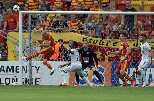 Fußball, EL Qualifikation, Jagiellonia Bialystok - FC Rio Ave 2018.07.26 Bialystok Pilka nozna Liga Europy 2. runda eliminacji Ligi Europejskiej Jagiellonia Bialystok ( zolto-czerwone ) - Rio Ave FC ( Portugalia ) N z akcja pod bramka Jagiellonii Foto Michal Kosc PressFocus 2018.07.26 Bialystok Football UEFA Europa League Jagiellonia Bialystok - Rio Ave FC ( POR ) Credit: Michal Kosc PressFocus 