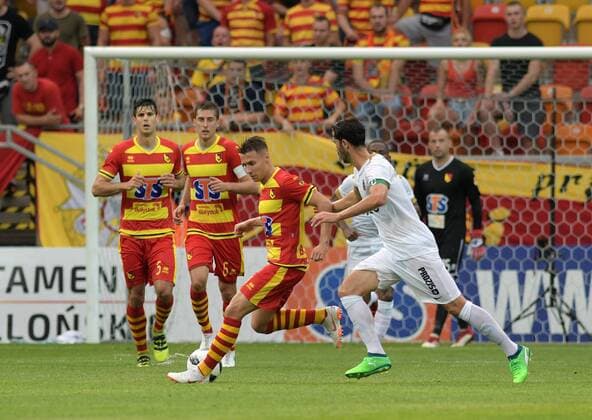Fußball, EL Qualifikation, Jagiellonia Bialystok - FC Rio Ave 2018.07.26 Bialystok Pilka nozna Liga Europy 2. runda eliminacji Ligi Europejskiej Jagiellonia Bialystok ( zolto-czerwone ) - Rio Ave FC ( Portugalia ) N z Przemyslaw Frankowski ( C ) Foto Michal Kosc PressFocus 2018.07.26 Bialystok Football UEFA Europa League Jagiellonia Bialystok - Rio Ave FC ( POR ) Credit: Michal Kosc PressFocus 