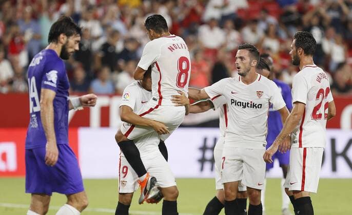 Sevilla s Nolito (3L) congratulates Ben Yedder (2L) after the second goal during the UEFA Europa League match between Sevilla FC and Ujpest, at the Sanchez Pizjuan stadium, in Seville, Andalusia, Spain, 26 July 2018. Sevilla FC vs. Ujpest !ACHTUNG: NUR REDAKTIONELLE NUTZUNG!  Copyright: xJosexManuelxVidalx SEV03 20180727-636682482947638525