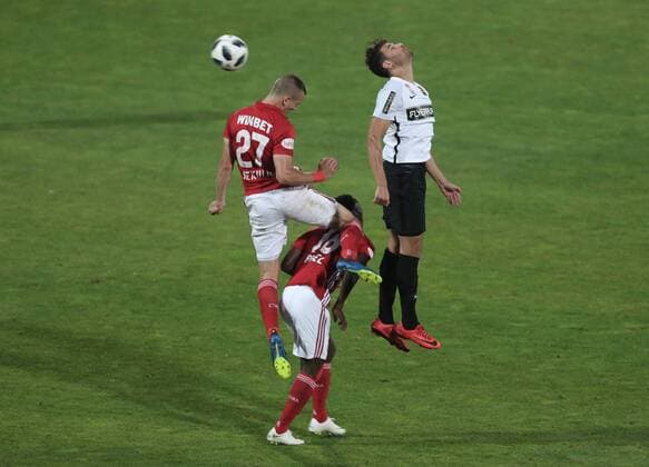 SOCCER - UEFA EL quali, Sofia vs Admira SOFIA,BULGARIA,26.JUL.18 - SOCCER - UEFA Europa League qualification, PFK CSKA Sofia vs FC Admira Wacker Moedling. Image shows Boris Sekulic (ZSKA Sofia), Janio Bikel (ZSKA Sofia) and Sinan Bakis (Admira). GEPAxpictures xChristianxOrt