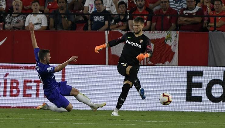Partido de ida de la previa de la Europa League entre el Sevilla y el Ujpest en el Pizjuan. En la imagen, Vaklic. First leg of the qualification round for the Europe League between Sevilla and Ujpest. In this picture, Vaklic. 