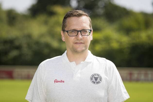 Team Physician Dr Eckhardt Klostermeier KSV Holstein Kiel 2 BL PortraÌttermin 2018 2019 Kiel Schleswig Holstein Germany CITTI FOOTBALL PARK Copyright: xAgentur54GradFelixxKoenigx