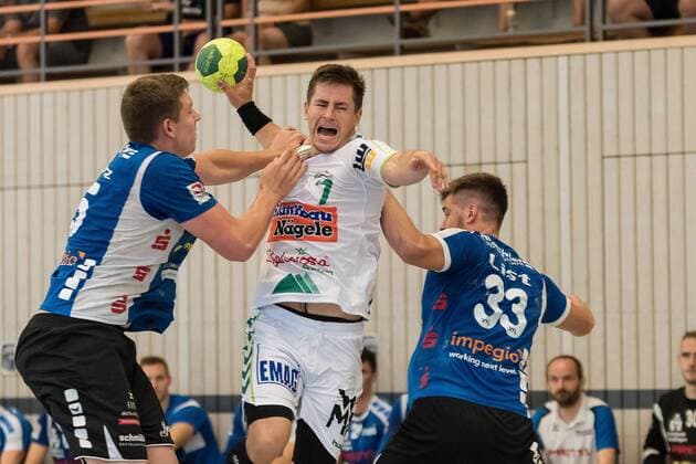 Paul Prinz VfL Pfullingen 15 Allan Damgaard Frisch On Goeppingen 07 Lukas List VfL Pfullingen 33 FRESH ON Goeppingen vs VfL Pfullingen 24 Sparkassen Cup Handballl DKB Men 1 Bundesliga 3 League Season 18 19 GER 27 07 2018 FRESH ON Goeppingen vs VfL Pfullingen 24 Sparkassen Cup Handballl DKB Men 1 Bundesliga 3 League season 18 19 GER 27 07 2018 Altensteig Copyright: xEIBNER WolfgangxFrankx EP_WFK