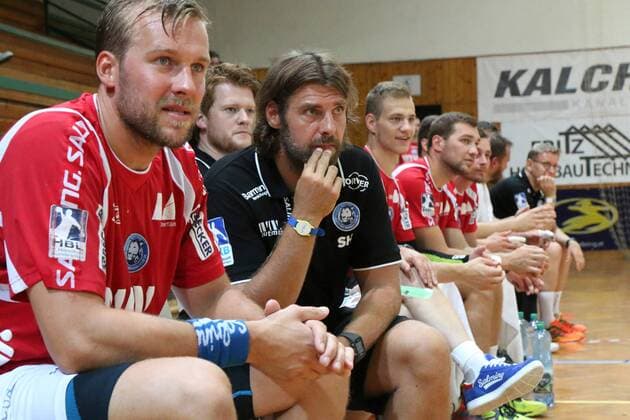 Max Darj 5 Bergischer HC next to Sebastian Hinze Coach Bergischer HC on the bench HSG REMUS Bärnbach Köflach vs Bergischer HC Handball Test match 1 Bundesliga 27 07 18 Köflach Lipizanerheimat Austria Sporthalle Bärnbach Copyright: xdnet_thex