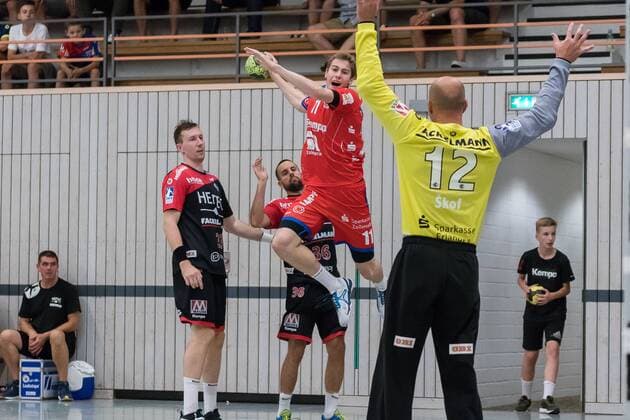 Nikolai Link HC Erlangen 33 Tim Nothdurft HBW Balingen Weilstetten 11 Gorazd Skof HC Erlangen 12 HBW Balingen Weilstetten HC Erlangen 24 Sparkassen Cup Handballl DKB Men 2 Bundesliga 1 Bundesliga Season 18 19 GER 27 07 2018 HBW Balingen Weilstetten HC Erlangen 24 Sparkassen Cup Handballl DKB Men 2 Bundesliga 1 Bundesliga Season 18 19 GER 27 07 2018 Altensteig Copyright: xEIBNER WolfgangxFrankx EP_WFK