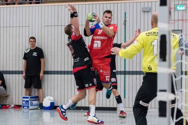 Nikolai Link HC Erlangen 33 HBW Balingen Weilstetten 13 HBW Balingen Weilstetten HC Erlangen 24 Sparkassen Cup Handballl DKB Men 2 Bundesliga 1 Bundesliga Season 18 19 GER 27 07 2018 HBW Balingen Weilstetten HC Erlangen 24 Sparkassen Cup Handballl DKB Men 2 Bundesliga 1 Bundesliga Season 18 19 GER 27 07 2018 Altensteig Copyright: xEIBNER WolfgangxFrankx EP_WFK