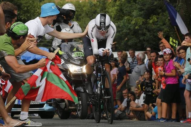 ESPELETTE, FRANCE - JULY 28 : FROOME Chris (GBR) of Team SKY being pushed by a fan during stage 20 of the 105th edition of the 2018 Tour de France cycling race, an individual time-trial stage of 31 kms between Saint-Pee-sur-Nivelle and Espelette on July 28, 2018 in Espelette, France, 28 07 18 CYCLISME : Tour de France - Etape 20 - Saint-Pee-sur-Nivelle Espelette - 28 07 2018 PhotoNews Panoramic 