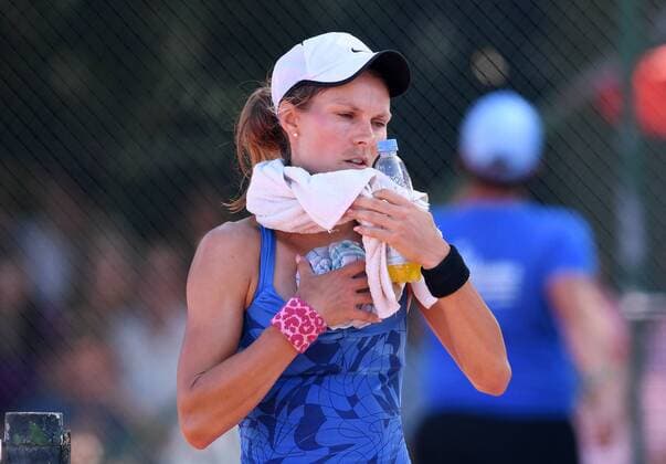 Tennis Women ITF Tour AHG BMW Cup Bildechingen 2018 29 07 2015 FINAL Katarzyna Piter POL with an ice pack to cool down after the first set Photo Pressefoto ULMER Markus Ulmer xxNOxMODELxRELEASExx