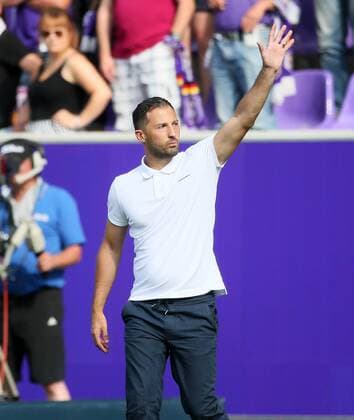 Erz Aue Schalke Soccer Test Game Aue 29 07 2018 Erzgebirgsstadion Football Test Match FC Erzgebirge Aue vs. Schalke 04 Bild Trainer Domenico Tedesco Schalke 04 thanks the Auer audience for the warm welcome
