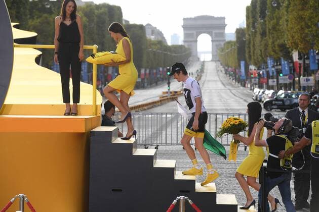 Overall winner British Geraint Thomas of Team Sky steps up to the podium, with the Arc de Triomphe in the background, after the last stage of the 105th edition of the Tour de France cycling race, 116km from Houilles to Paris, France, Sunday 29 July 2018. This year s Tour de France takes place from July 7th to July 29th. DAVIDxSTOCKMAN  x05395125x