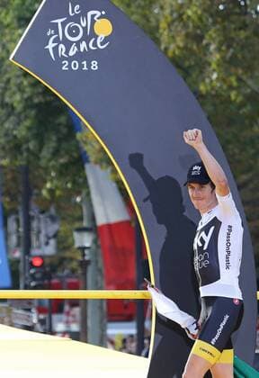 Sport Themen der Woche KW30 Sport Bilder des Tages Geraint Thomas of Great Britain arrives on the presentation podium after winning the Tour de France in Paris on July 29, 2018. Thomas claimed his first Tour de France victory, becoming the first Welshman to win the event.  PAR20180729017 DAVIDxSILPA