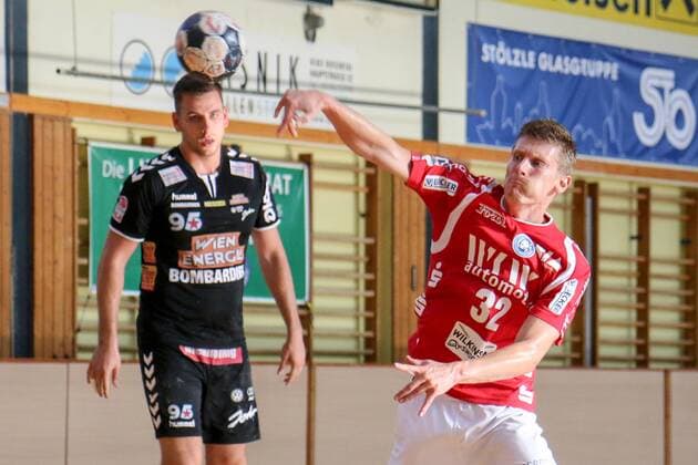 Jeffrey Boomhouwer 32 Bergischer HC next to Thomas Seidl 95 Fivers WAT Margareten HC Fivers WAT Margareten HC vs Bergischer HC Handball Test match 29 07 18 Köflach Lipizanerheimat Austria Sporthalle Köflach Copyright: xdnet_thex