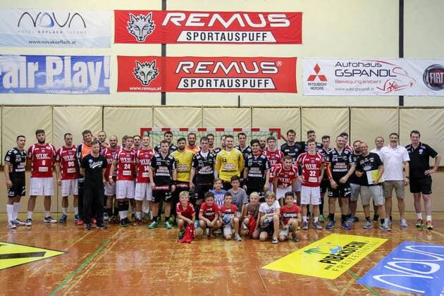 Final picture with actors and officials of Bergische HC and Fivers WAT Margareten HC Fivers WAT Margareten HC vs Bergischer HC Handball Test match 29 07 18 Köflach Lipizanerheimat Austria Sporthalle Köflach Copyright: xdnet_thex