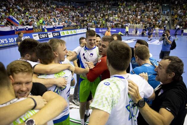 29 07 2018 Arena Zlatorog Celje SLO EHF EURO U20 France vs Slovenia Final in the picture Players of Slovenia celebrate win against France during the final match of the EHF men s handball European U20 Championship between France vs Slovenia at the Arena Zlatorog in Celje Slovenia on 2018 07 29 Celje  EX_SPIDA