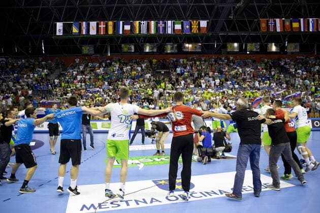 29 07 2018 Arena Zlatorog Celje SLO EHF EURO U20 France vs Slovenia Final in the picture Players of Slovenia celebrate win against France during the final match of the EHF men s handball European U20 Championship between France vs Slovenia at the Arena Zlatorog in Celje Slovenia on 2018 07 29 Celje  EX_SPIDA