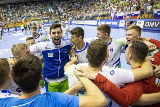 29 07 2018 Arena Zlatorog Celje SLO EHF EURO U20 France vs Slovenia Final in the picture Players of Slovenia celebrate win against France during the final match of the EHF men s handball European U20 Championship between France vs Slovenia at the Arena Zlatorog in Celje Slovenia on 2018 07 29 Celje  EX_SPIDA