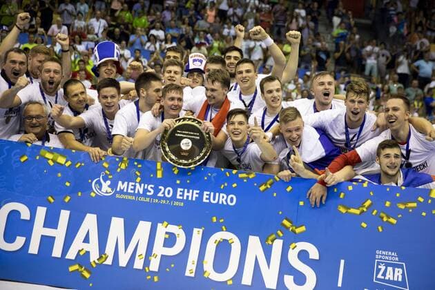29 07 2018 Arena Zlatorog Celje SLO EHF EURO U20 France vs Slovenia Final in the picture Players of Slovenia celebrate win against France during the final match of the EHF men s handball European U20 Championship between France vs Slovenia at the Arena Zlatorog in Celje Slovenia on 2018 07 29 Celje  EX_SPIDA