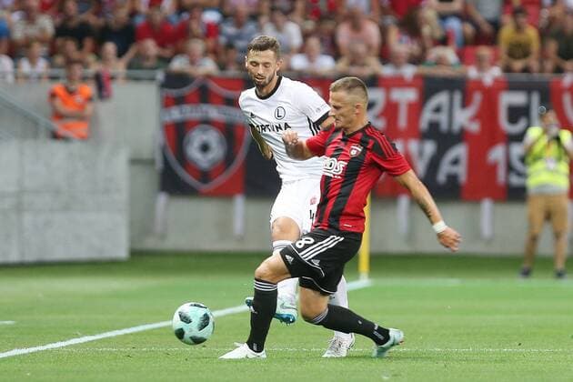 Fußball, CL Qualifikation, Spartak Trnava - Legia Warschau TRNAVA 31.07.2018 PILKA NOZNA II RUNDA ELIMINACYJNA LIGA MISTRZOW SEZON 2018 19: SPARTAK TRNAWA - LEGIA WARSZAWA--- UEFA CHAMPIONS LEAGUE SECOND QUALIFYING ROUND MATCH SPARTAK TRNAWA - LEGIA WARSZAWA NZ. MATEUSZ WIETESKA (LEGIA) ERIK GRENDEL (SPARTAK) FOT. MICHAL CHWIEDUK FOKUSMEDIA.COM.PL NEWSPIX.PL --- Newspix.pl  180731CHW026
