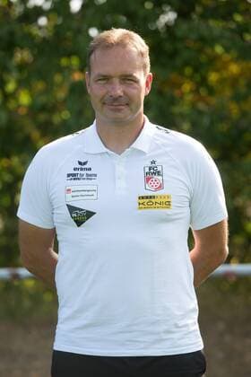 Erfurt 010818 Soccer Regional League FC Rot Weiss Erfurt Portraittermin Co Coach Armin Friedrich