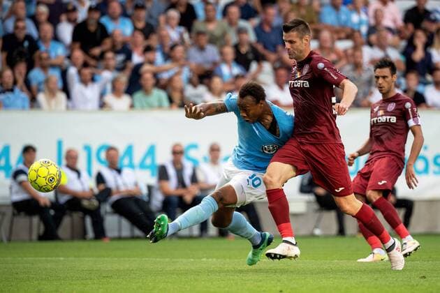 180801 Carlos Strandberg or Malmö FF and Andrei Muresan of Cluj during the UEFA Champions League qualifying match between Malmö FF and Cluj on August 1, 2018 in Malmö Photo Ludvig Thunman BILDBYRAN code LT 35511  Copyright: LUDVIGxTHUNMAN BB180801LT019