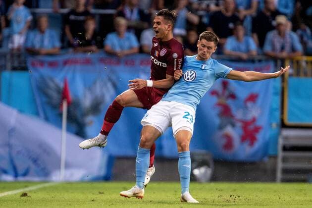 180801 Marcus Antonsson or Malmö FF and Cristian Manea or Cluj during the UEFA Champions League qualifying match between Malmö FF and Cluj on August 1, 2018 in Malmö Photo Mathilda Ahlberg BILDBYRAN Cop 178  Copyright: MATHILDAxAHLBERG BB180801MA042
