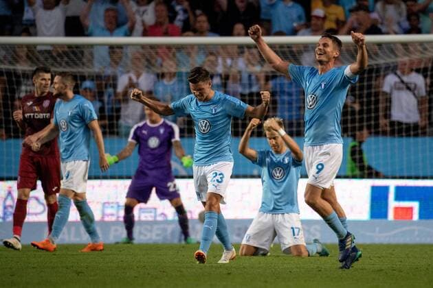 180801 Marcus Antonsson Rasmus Bengtsson and Markus Rosenberg or Malmö FF celebrates after the UEFA Champions League qualifying match between Malmö FF and Cluj on August 1, 2018 in Malmö Photo Ludvig Thunman BILDBYRAN code LT 35511  Copyright: LUDVIGxTHUNMAN BB180801LT044