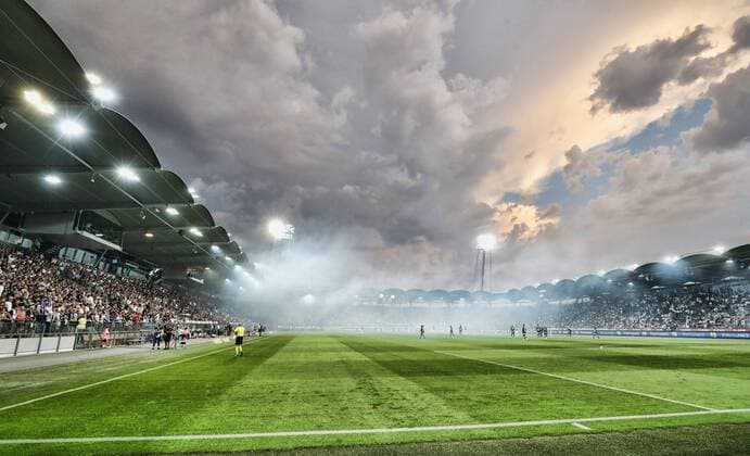 Sport Bilder des Tages GRAZ, 01-08-2018 , Merkur Arena, football season 2018 2019, UEFA Champions League second qualifying round , 2nd leg , fireworks and mist during the match Sturm Graz - Ajax . Sturm Graz - Ajax  x2372355x