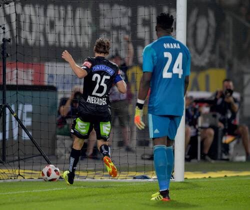 SOCCER - UEFA CL quali, Sturm vs Ajax GRAZ,AUSTRIA,01.AUG.18 - SOCCER - UEFA Champions League qualification, SK Sturm Graz vs AFC Ajax Amsterdam. Image shows Stefan Hierlaender (Sturm) and Andre Onana (Ajax) . GEPAxpictures xMichaelxRiedler