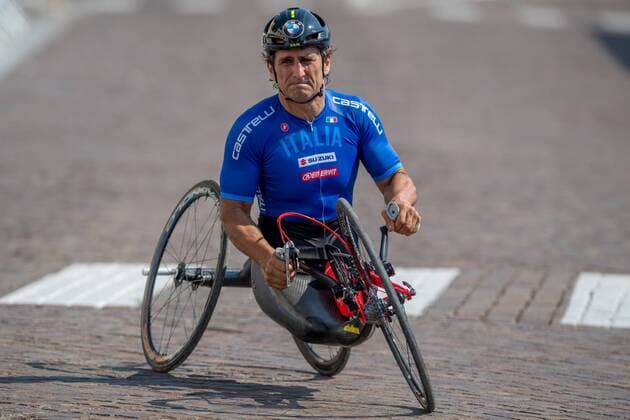 Sport Themen der Woche KW31 Sport Bilder des Tages UCI Para Cycling Road World Championships 2018 - August 1, 2018 MANIAGO, ITALY - AUGUST 01: Alex Zanardi (ITA) at Day 0 during the Training on the track of the UCI Para Cycling Road World Championships 2018 at the Piazza Italia of Maniago on 01.8.2018 in Friuli-Venezia Giulia Pordenone Italy. *** UCI Para Cycling Road World Championships 2018 August 1 2018 MANIAGO ITALY AUGUST 01 Alex Zanardi ITA at Day 0 during the UCI Para Cycling Road World Championships 2018 at the Piazza Italia of Maniago on 01 8,2018 in Friuli Venezia Giulia Pordenone italy