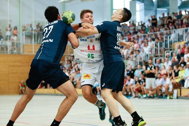 01 08 2018 xtgx handball friendly match SC Magdeburg Japan emspor v Hiroyasu Tamakawa Marko Bezjak Magdeburg 25 Kohei Narita duel fight tackle Beetzendorf