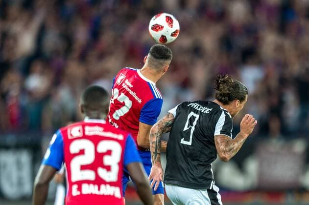 Soccer Champions League Second qualifying round 18 19 FC Basel 1893 FC PAOK Salonika 01 08 2018 Marek Suchy FCB 17 in front of Aleksandar Prijovi PAOK 9 in Champions League qualifying round 2 Match between FC Basel 1893 and FC PAOK Salonika on Wednesday 01 August 2018 at St Jakob Park in Basel xGRGx