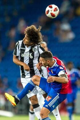Soccer Champions League Second qualifying round 18 19 FC Basel 1893 PAOK Saloniki 01 08 2018 Amr Warda PAOK 74 head-to-head with Marek Suchy FCB 17 in Champions League qualifying round 2 Match between FC Basel 1893 and FC PAOK Salonika on Wednesday 01 August 2018 St Jakob Park in Basel xGRGx