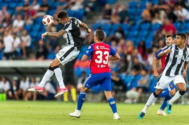 Soccer Champions League Second qualifying round 18 19 FC Basel 1893 PAOK Saloniki 01 08 2018 Yevhen Khacheridi PAOK 34 sweep the ball ahead Kevin Bua FCB 33 in Champions League qualifying round 2 Match between FC Basel 1893 and FC PAOK Salonika on Wednesday 01 August 2018 at St Jakob Park in Basel xGRGx