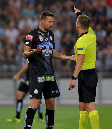 SOCCER - UEFA CL quali, Sturm vs Ajax GRAZ,AUSTRIA,01.AUG.18 - SOCCER - UEFA Champions League qualification, SK Sturm Graz vs AFC Ajax Amsterdam. Image shows Markus Lackner (Sturm) and referee Bartosz Frankowski (POL). GEPAxpictures xMichaelxRiedler