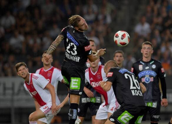 Sport Bilder des Tages SOCCER - UEFA CL quali, Sturm vs Ajax GRAZ,AUSTRIA,01.AUG.18 - SOCCER - UEFA Champions League qualification, SK Sturm Graz vs AFC Ajax Amsterdam. Image shows Klaas Jan Huntelaar (Ajax), Lukas Spendlhofer (Sturm), Matthijs de Ligt (Ajax), Fabian Koch and Dario Maresic (Sturm). GEPAxpictures xMichaelxRiedler